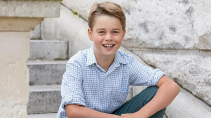Printul George implineste 10 ani. Familia regala britanica a facut publica o noua fotografie cu mostenitorul coroanei - FOTO