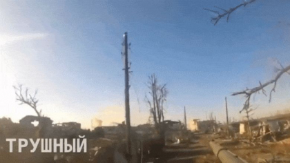 Cum se vede explozia dintr-un tanc care calca peste o mina si sare in aer - VIDEO Cum se vede explozia dintr-un tanc care calca peste o mina si sare in aer - VIDEO