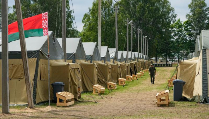 Imagini din satelit: Acumulare de vehicule si echipamente militare la baza militara la care sunt stationati mercenarii Wagner - FOTO Imagini din satelit: Acumulare de vehicule si echipamente militare la baza militara la care sunt stationati mercenarii Wagner - FOTO