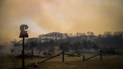  Imagini apocaliptice pe insula Rodos, care arde de cinci zile. Zeci de mii de oameni evacuati. „A fost ca sfarsitul lumii” - VIDEO 