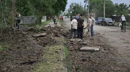 Un cameraman al postului Deutsche Welle a fost ranit in Donetk, intr-un atac al rusilor cu munitii cu dispersie, in timp ce realiza un reportaj