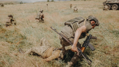 Analiza. Curajul militarilor ucraineni nu mai e de ajuns. Fara munitii si aviatie, contraofensiva ucraineana e pe punctul de a se impotmoli Analiza. Curajul militarilor ucraineni nu mai e de ajuns. Fara munitii si aviatie, contraofensiva ucraineana e pe punctul de a se impotmoli