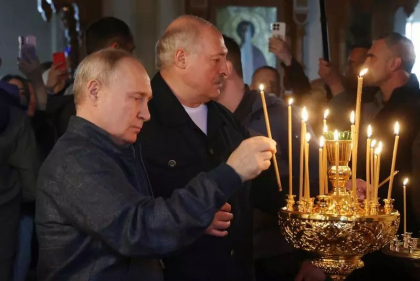 Putin si Lukasenko si-au petrecut ziua intr-o manastire din secolul al XIV-lea - VIDEO Putin si Lukasenko si-au petrecut ziua intr-o manastire din secolul al XIV-lea - VIDEO