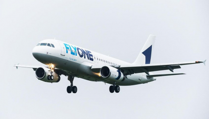 Un avion FLYONE de pe cursa Chisinau - Dusseldorf a aterizat de urgenta pe aeroportul din Bucuresti. Explicatiile companiei - FOTO