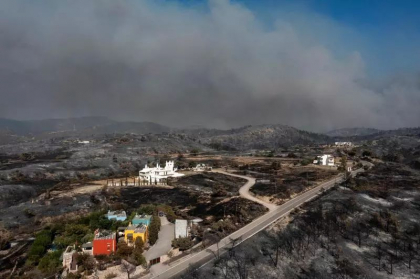 Zonele din Grecia aflate sub cod rosu de canicula si pericol major de incendii. „Avem nevoie de ajutor urgent, altfel sudul insulei va arde complet pana maine” - VIDEO Zonele din Grecia aflate sub cod rosu de canicula si pericol major de incendii. „Avem nevoie de ajutor urgent, altfel sudul insulei va arde complet pana maine” - VIDEO