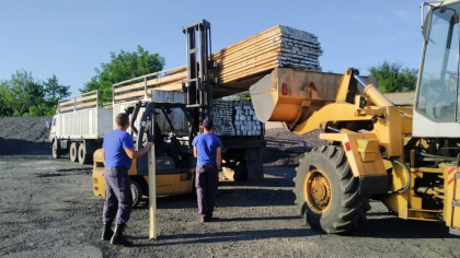 Al doilea lot de ajutoare materiale oferite de Guvern, transportat astazi la Edinet. Bunurile sunt destinate pentru cele 17 localitati din raion, afectate de furtuni - FOTO Al doilea lot de ajutoare materiale oferite de Guvern, transportat astazi la Edinet. Bunurile sunt destinate pentru cele 17 localitati din raion, afectate de furtuni - FOTO