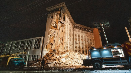 „Rachetele rusesti au semanat din nou teroare”. Atacul asupra unui bloc din Dnipro s-a soldat cu 9 raniti