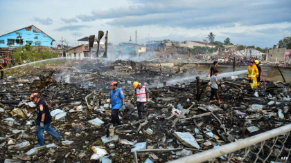 Cel putin zece morti si peste o suta de raniti intr-o explozie la un depozit de artificii dintr-un oras din Thailanda Cel putin zece morti si peste o suta de raniti intr-o explozie la un depozit de artificii dintr-un oras din Thailanda