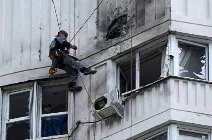 Moscova a fost atacata de drone ucrainene, au fost lovite cel putin doua cladiri. Aeroportul Vnukovo a fost inchis temporar
