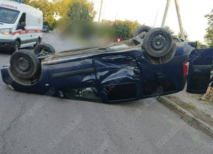 Accident la Tiraspol, dupa ce un taxi a fost rasturnat de un Jiguli  - FOTO