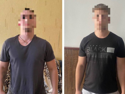 Doi indivizi mascati - retinuti dupa ce au batut si furat bunurile unui tanar de 18 ani - FOTO Doi indivizi mascati - retinuti dupa ce au batut si furat bunurile unui tanar de 18 ani - FOTO