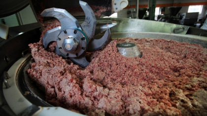 O femeie a murit dupa ce a cazut intr-un utilaj de procesat carnea, intr-o fabrica din SUA O femeie a murit dupa ce a cazut intr-un utilaj de procesat carnea, intr-o fabrica din SUA
