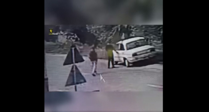 Doua persoane de 33 si 15 ani au furat o masina si au facut accident. Ce a urmat dupa cateva ore - VIDEO Doua persoane de 33 si 15 ani au furat o masina si au facut accident. Ce a urmat dupa cateva ore - VIDEO
