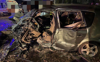 Tragic. O adolescenta de 12 ani a murit, iar alte cinci persoane au ajuns la spital, in urma unui grav accident produs la Comrat. Printre raniti - o angajata a politiei - FOTO