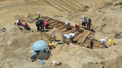 Descoperire inedita intr-o vasta cariera de carbune. Sapaturile unor mineri au scos la iveala o nava romana - VIDEO