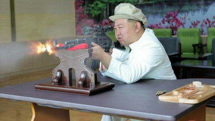 Liderul nord-coreean Kim Jong Un a vizitat fabricile de armament si a promis sa sporeasca pregatirea de razboi Liderul nord-coreean Kim Jong Un a vizitat fabricile de armament si a promis sa sporeasca pregatirea de razboi