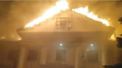 Incendiu la o universitate din Donetk, dupa atacurile ucrainene. Rusia acuza Kievul ca a folosit munitie cu dispersie