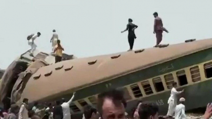 Cel putin 22 de morti si 50 de raniti intr-un accident de tren in Pakistan Cel putin 22 de morti si 50 de raniti intr-un accident de tren in Pakistan