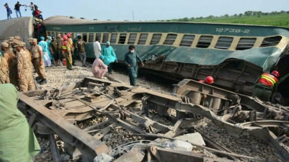Bilantul victimelor accidentului de tren din Pakistan: cel putin 30 de morti si 100 de raniti. Ce spun anchetatorii - FOTO Bilantul victimelor accidentului de tren din Pakistan: cel putin 30 de morti si 100 de raniti. Ce spun anchetatorii - FOTO