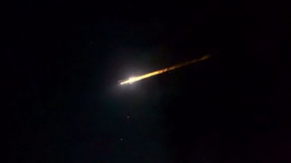 Imagini cu o minge de foc misterioasa pe cerul Australiei s-au viralizat pe retelele sociale. Localnicii au crezut ca e un meteorit - VIDEO