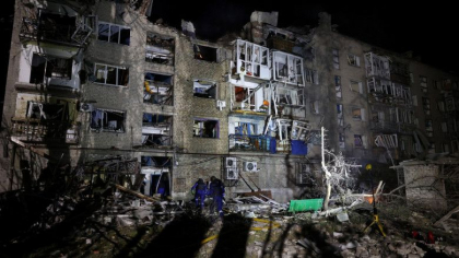 Opt morti dupa ce rusii au bombardat un bloc in Donetk. Supravietuitorii au vazut explozii puternice: „O flacara mi-a umplut ochii" - VIDEO Opt morti dupa ce rusii au bombardat un bloc in Donetk. Supravietuitorii au vazut explozii puternice: „O flacara mi-a umplut ochii" - VIDEO