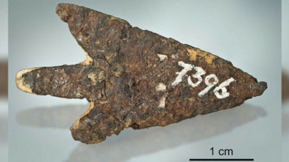 Un varf de sageata facut dintr-un material extraterestru, acum 3.000 de ani, gasit langa un lac din Europa