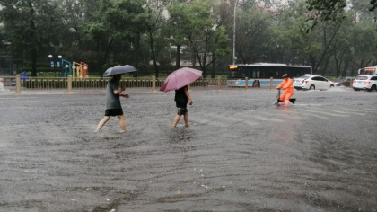 Cel putin 33 de oameni au murit, iar alti 18 sunt dati disparuti dupa cele mai puternice ploi inregistrate vreodata la Beijing Cel putin 33 de oameni au murit, iar alti 18 sunt dati disparuti dupa cele mai puternice ploi inregistrate vreodata la Beijing