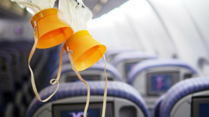 Clipe de panica la bordul unui avion al unei companii low-cost. Aeronava a aterizat de urgenta: „A coborat ca un meteorit” Clipe de panica la bordul unui avion al unei companii low-cost. Aeronava a aterizat de urgenta: „A coborat ca un meteorit”