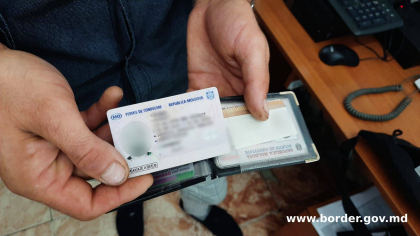 Cu permis de conducere fals, intentiona sa lucreze sofer peste hotare. Un moldovean - depistat la vama Costesti Cu permis de conducere fals, intentiona sa lucreze sofer peste hotare. Un moldovean - depistat la vama Costesti