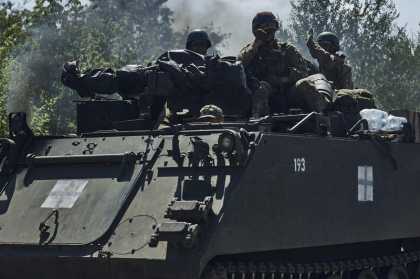 Rusii s-au speriat ca sunt pe cale sa piarda una dintre redutele care apara drumul catre Mariupol. Un comandant face apel la „rugaciuni” - FOTO/VIDEO Rusii s-au speriat ca sunt pe cale sa piarda una dintre redutele care apara drumul catre Mariupol. Un comandant face apel la „rugaciuni” - FOTO/VIDEO