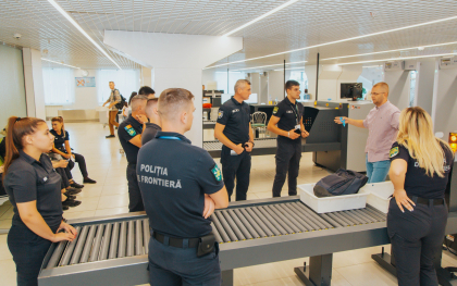 Politistii de frontiera din Moldova, instruiti in domeniul securitatii aeroportuare dupa practica poloneza - FOTO Politistii de frontiera din Moldova, instruiti in domeniul securitatii aeroportuare dupa practica poloneza - FOTO