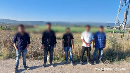 Cetateanul indian prins in timp ce incerca sa intre in Moldova, impreuna cu alti cetateni straini - plasat in arest pentru 30 de zile. Este suspectat ca ar fi organizatorul migratiei ilegale - FOTO