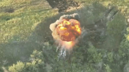 „Spargatorul lui Putin” a fost „spart” de ucraineni: cel mai modern tanc al Rusiei, distrus in mod „epic” dupa ce a cazut intr-o rapa - VIDEO „Spargatorul lui Putin” a fost „spart” de ucraineni: cel mai modern tanc al Rusiei, distrus in mod „epic” dupa ce a cazut intr-o rapa - VIDEO