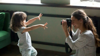 Tara in care ar putea deveni ilegal sa postezi online fotografii cu copiii tai. „Vedem tot mai multe cazuri, dar tot postam” Tara in care ar putea deveni ilegal sa postezi online fotografii cu copiii tai. „Vedem tot mai multe cazuri, dar tot postam”
