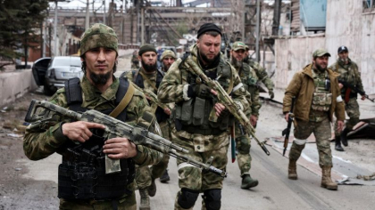 Mercenarii beti ai lui Kadirov s-au impuscat cu soldatii rusi langa Mariupol: 4 morti si mai multi raniti - VIDEO Mercenarii beti ai lui Kadirov s-au impuscat cu soldatii rusi langa Mariupol: 4 morti si mai multi raniti - VIDEO