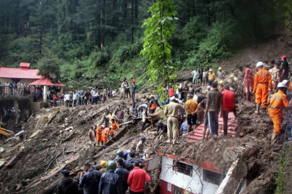 Alunecari de teren in India din cauza ploilor abundente: Peste 50 de persoane au murit - VIDEO Alunecari de teren in India din cauza ploilor abundente: Peste 50 de persoane au murit - VIDEO
