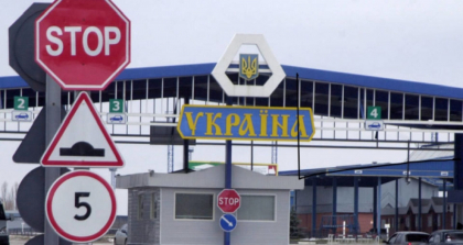 Ar fi pretins noua mii euro de la doi ucraineni, pentru ai ajuta sa treaca ilegal frontiera de stat. Un moldovean - retinut pentru 72 de ore. Ce rol avea acesta in schema 