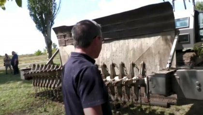 Ucraina a inventat o masinarie cu care elimina minele explozive ale Rusiei. Ce a fost, de fapt, acest dispozitiv - VIDEO Ucraina a inventat o masinarie cu care elimina minele explozive ale Rusiei. Ce a fost, de fapt, acest dispozitiv - VIDEO