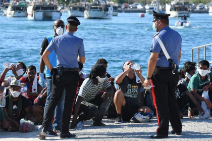 Peste 100.000 de migranti au debarcat in Italia in acest an