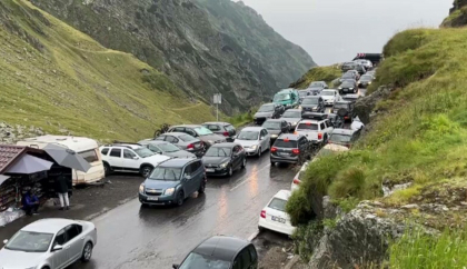 Mai multi turisti si-au pus viata in pericol pe Transfagarasan. Gestul care le putea fi fatal