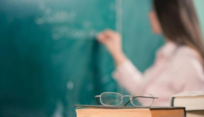 Mai multe facilitati pentru tinerii specialisti din sistemul educational: Indemnizatii mai mari pentru absolventi si compensarea unor cheltuieli pentru cei ce se angejeaza in sate si din centrele raionale Mai multe facilitati pentru tinerii specialisti din sistemul educational: Indemnizatii mai mari pentru absolventi si compensarea unor cheltuieli pentru cei ce se angejeaza in sate si din centrele raionale