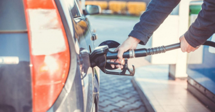Motorina se ieftineste, iar benzina continua sa se scumpeasca. Noile preturi stabilite de ANRE pentru carburanti - FOTO
Motorina se ieftineste, iar benzina continua sa se scumpeasca. Noile preturi stabilite de ANRE pentru carburanti - FOTO
