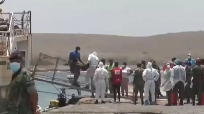 Peste 60 de oameni sunt dati disparuti, alti 38 au fost salvati dintr-o barca plina cu migranti, langa coasta Capului Verde - VIDEO