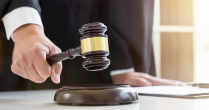 Tatal baiatului care si-a impuscat mortal verisoara de 7 ani cu o arma pneumatica, in timp ce se jucau, condamnat la un an de inchisoare cu suspendare / DOC Tatal baiatului care si-a impuscat mortal verisoara de 7 ani cu o arma pneumatica, in timp ce se jucau, condamnat la un an de inchisoare cu suspendare / DOC
