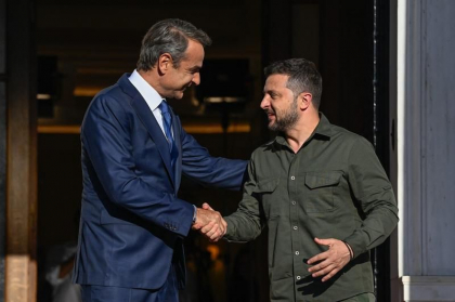 Zelenski a sosit la Atena si va participa la un dineu cu lideri europeni, intre care si premierul Marcel Ciolacu 