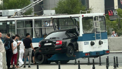 A aparut trailerul filmului cu scena in care un automobil ajunge intr-un troleibuz din capitala. Cand va avea loc premiera - VIDEO A aparut trailerul filmului cu scena in care un automobil ajunge intr-un troleibuz din capitala. Cand va avea loc premiera - VIDEO