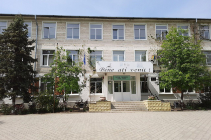 Ministerul Educatiei si Cercetarii anunta ca sustine deschiderea unei singure clase de a X-a in unele scoli din raionul Ialoveni Ministerul Educatiei si Cercetarii anunta ca sustine deschiderea unei singure clase de a X-a in unele scoli din raionul Ialoveni
