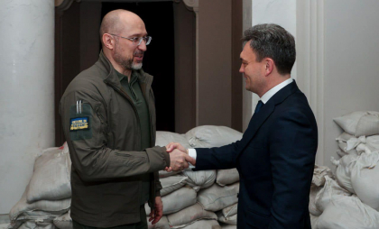 Premierul Dorin Recean a ajuns in Ucraina: s-a intalnit cu omologul sau de la Kiev: „Am convenit sa dinamizam o serie de proiecte bilaterale” - FOTO Premierul Dorin Recean a ajuns in Ucraina: s-a intalnit cu omologul sau de la Kiev: „Am convenit sa dinamizam o serie de proiecte bilaterale” - FOTO