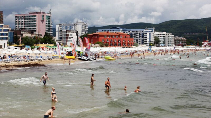 Un copil roman de opt ani a murit inecat in mare, intr-o statiune din Bulgaria. Curentii l-au tras in larg, de langa mama sa