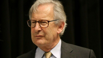 Celebrul dirijor Sir John Eliot Gardiner a parasit Festivalul Berlioz dupa ce l-ar fi palmuit pe un cantaret Celebrul dirijor Sir John Eliot Gardiner a parasit Festivalul Berlioz dupa ce l-ar fi palmuit pe un cantaret